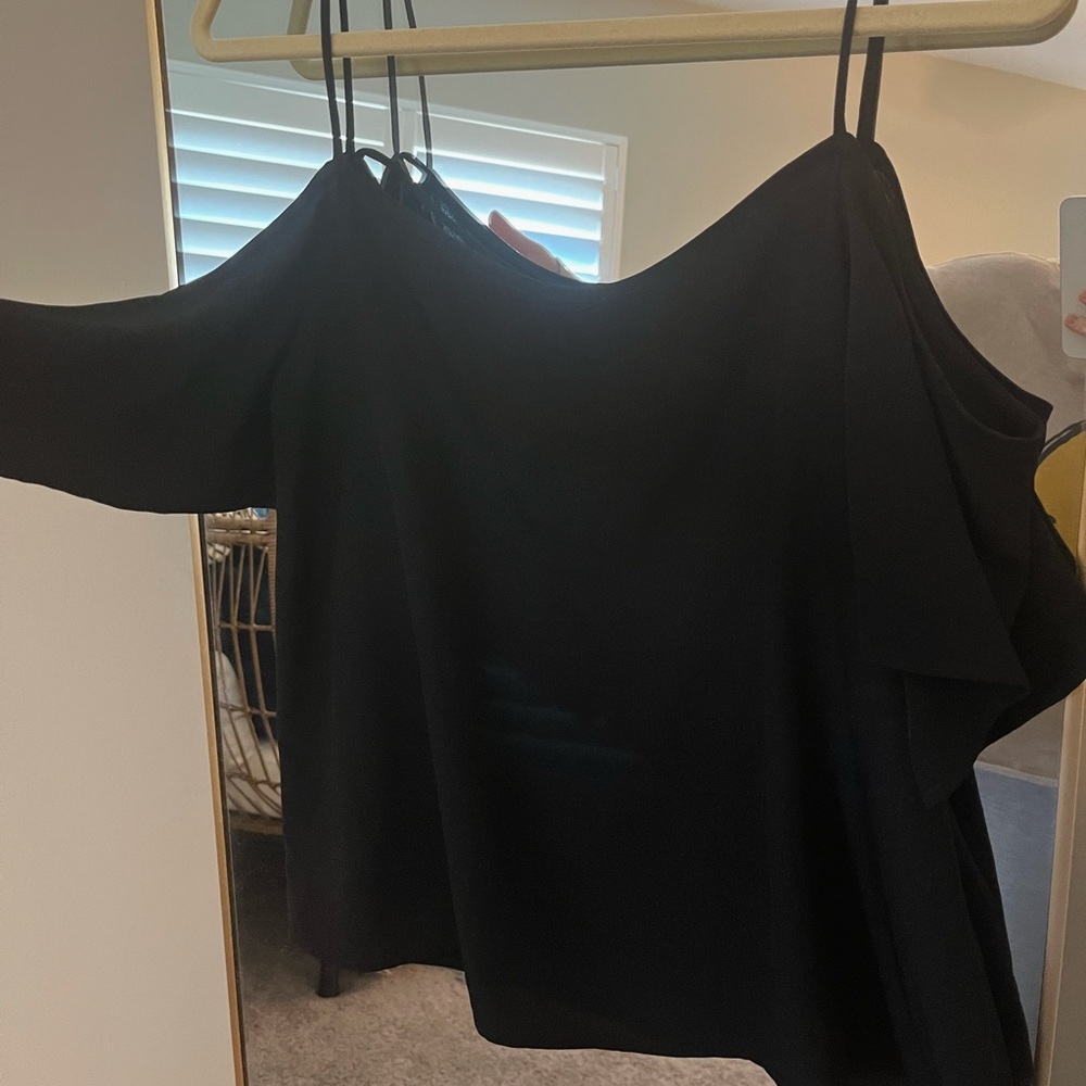 Black cold shoulder blouse. Fits mediums as well